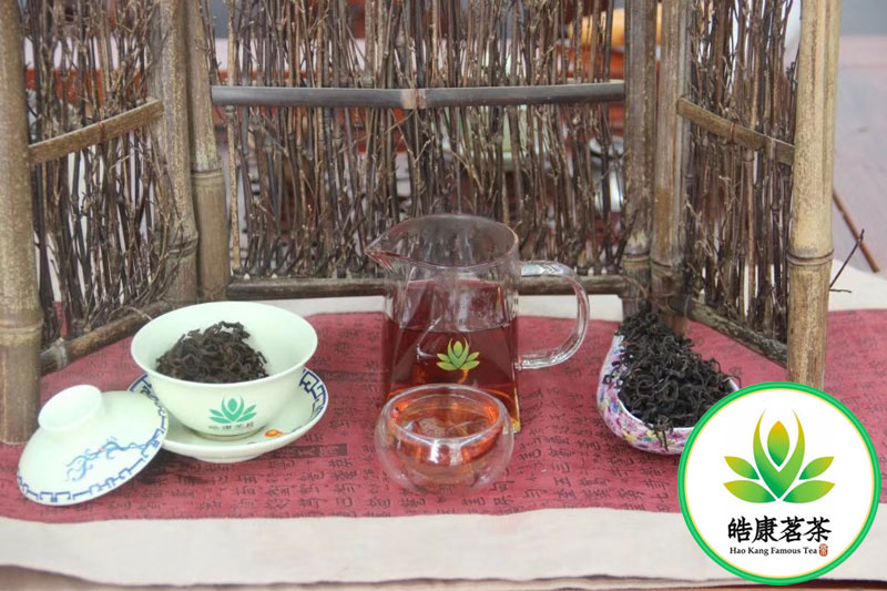 Хорошее чаепитие с красным чаем с острова Хайнань
