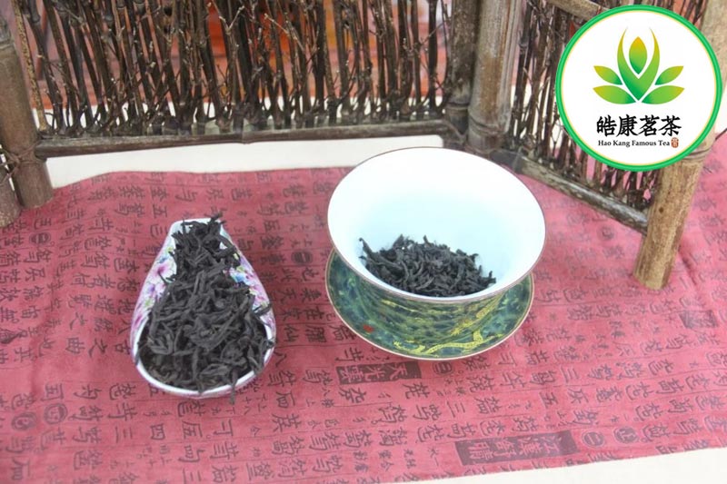 Подготовка к чаепитию Да Хун Пао сильной обжарки